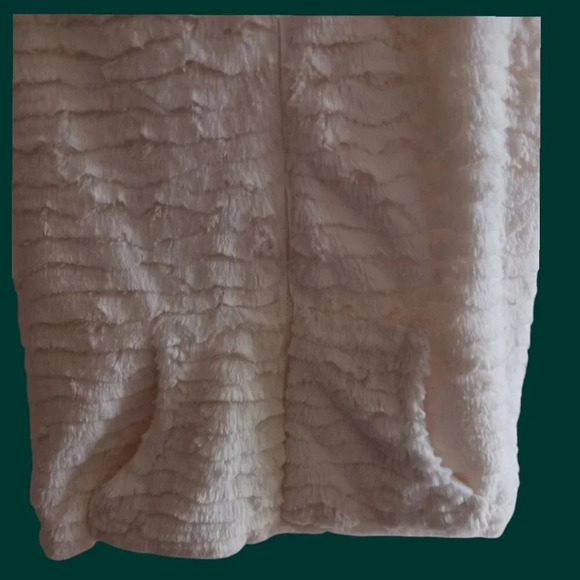 Widgeon faux fur vest with hood & zip closure size medium ivory color - Picture 3 of 12